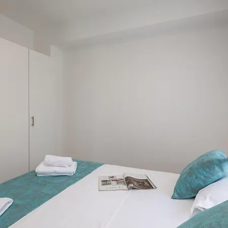 Beachfront Boutique With Free Parking Apartment Makarska