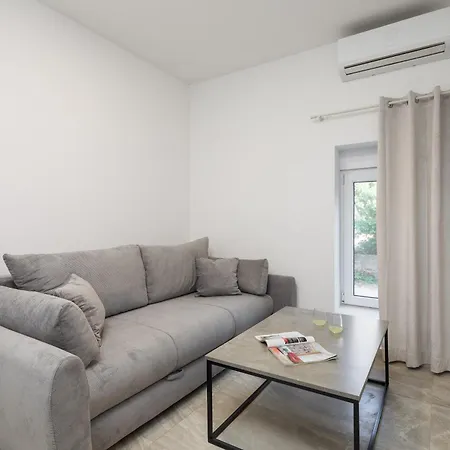Beachfront Boutique With Free Parking Makarska