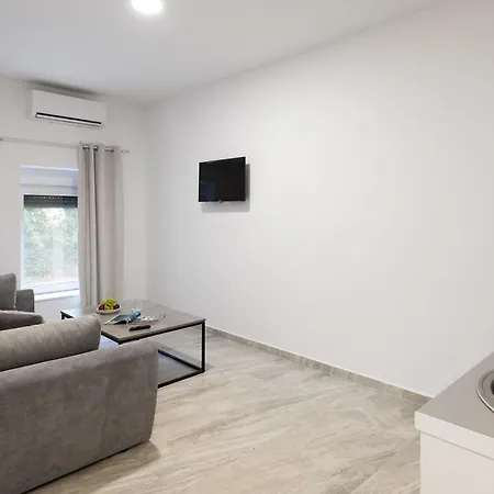 Beachfront Boutique With Free Parking Apartment